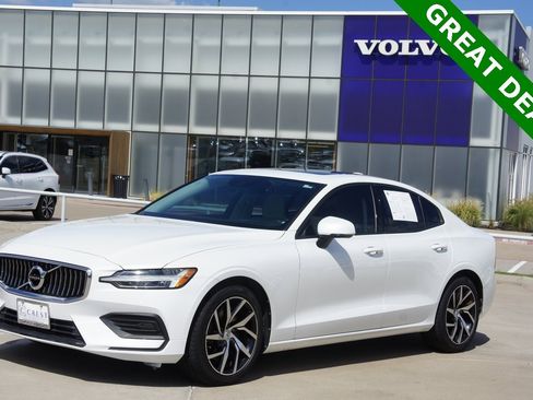 Used 2020 Volvo S60 T6 Momentum image 2