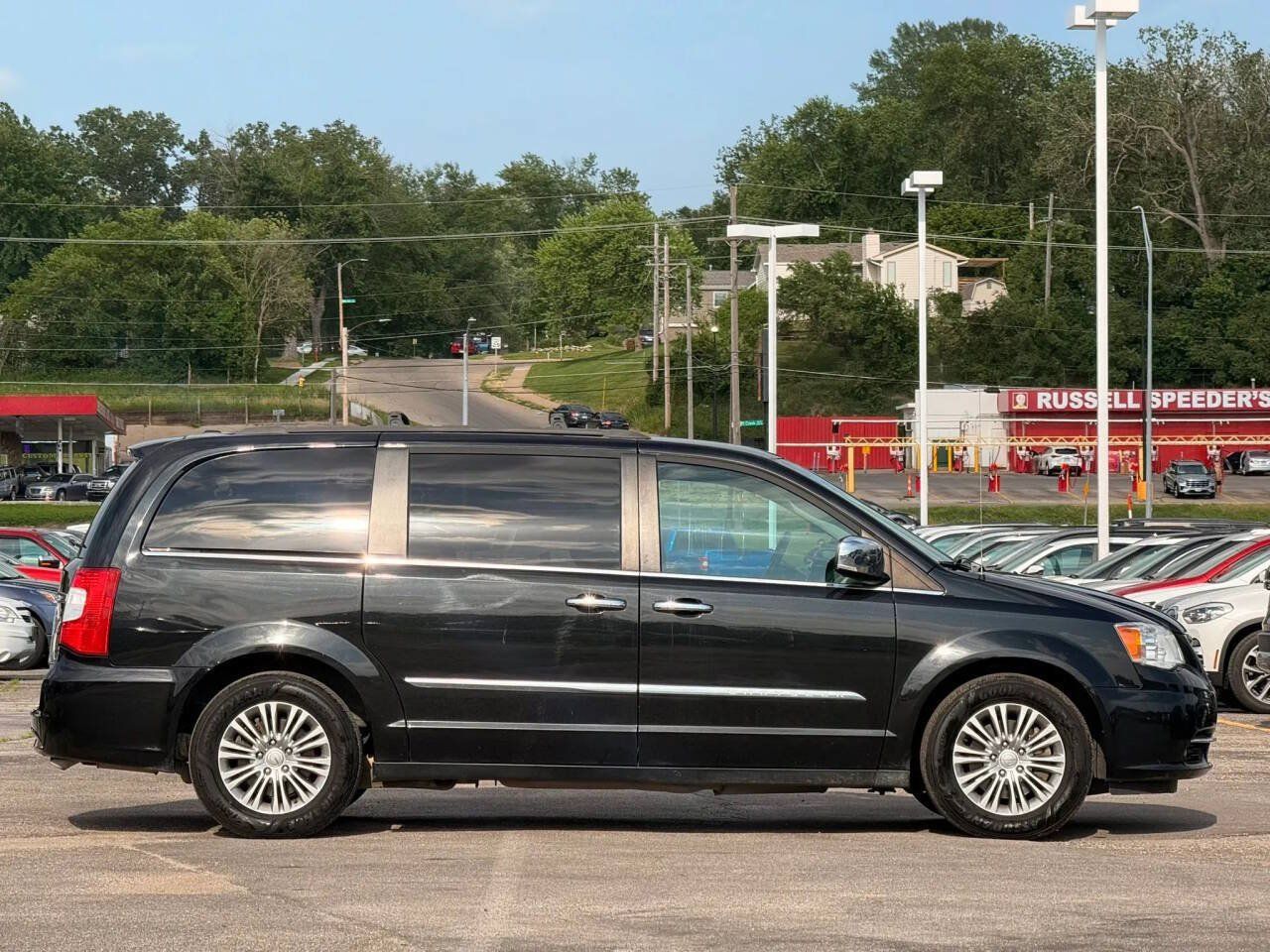 Used 2015 Chrysler Town & Country Touring-L w/ Driver Convenience Group FWD image 6