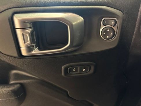 Used 2022 Jeep Wrangler Sport AWD/4WD image 13
