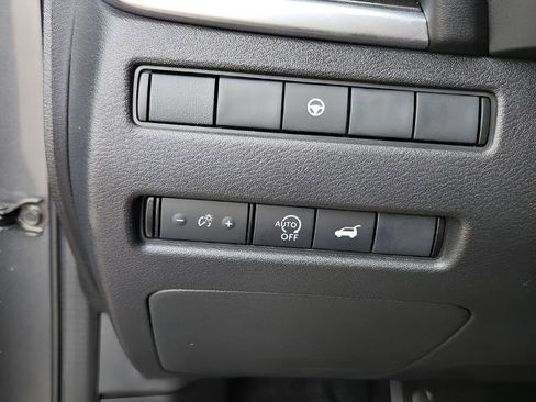 Certified 2025 Nissan Rogue SV image 18