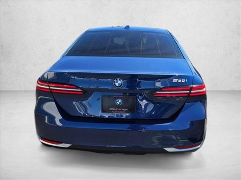 Certified 2024 BMW 530i w/ Convenience Package RWD image 7