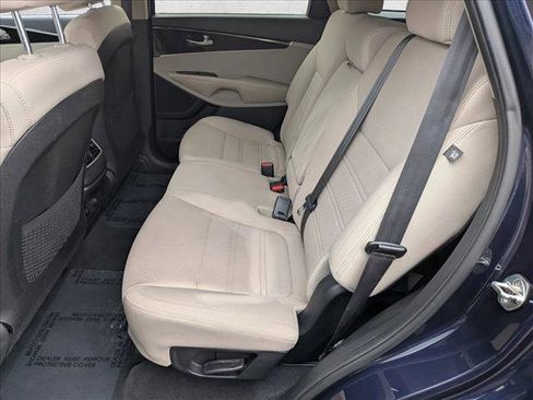 Used 2020 Kia Sorento S image 17