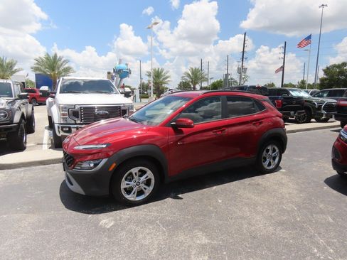 Used 2023 Hyundai Kona SEL FWD image 2