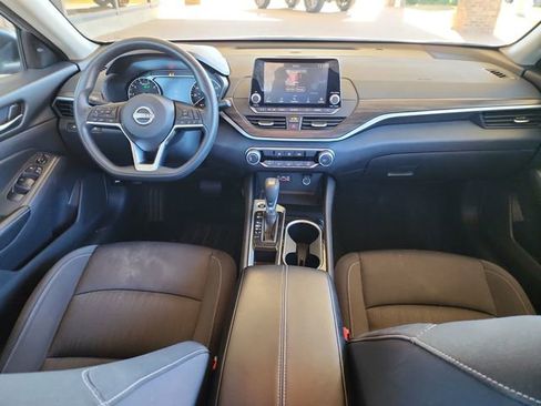 Used 2024 Nissan Altima 2.5 SV image 18
