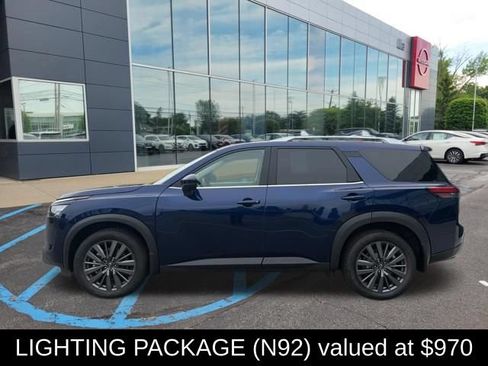 Certified 2025 Nissan Pathfinder SL w/ SL Premium Package AWD/4WD image 3