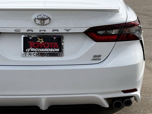 Used 2021 Toyota Camry SE w/ Cold Weather Package image 6