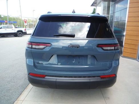 New 2026 Jeep Grand Cherokee L Limited w/ Limited Altitude Package AWD/4WD image 8