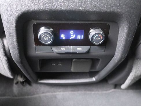 Used 2024 Chevrolet Traverse LT image 30