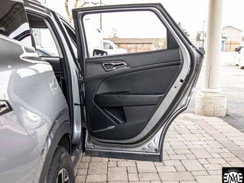 Used 2024 Kia Sportage LX FWD image 35