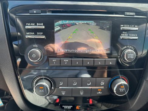 Used 2017 Nissan Rogue S AWD/4WD image 17