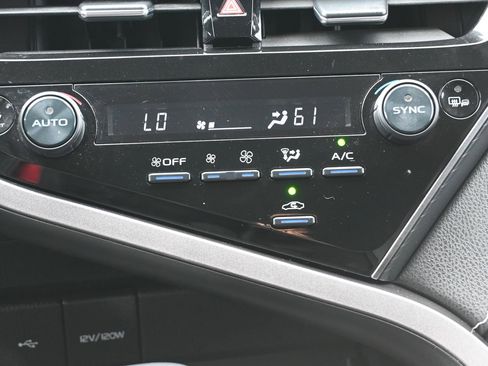 Used 2023 Toyota Camry SE image 14