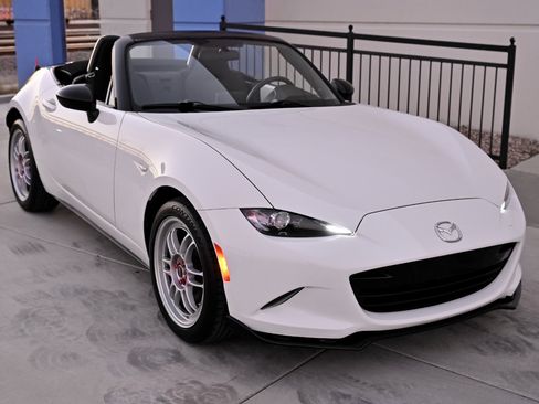 Used 2017 MAZDA MX-5 Miata Club image 8