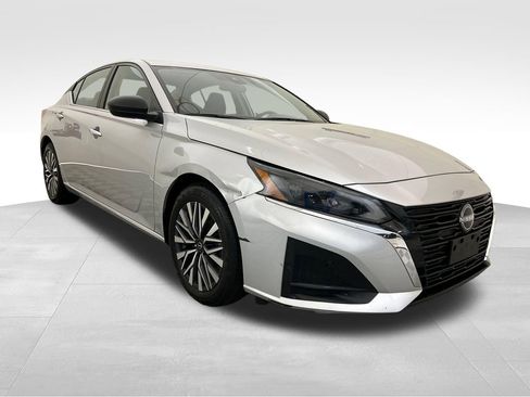 Used 2024 Nissan Altima 2.5 SV FWD image 8