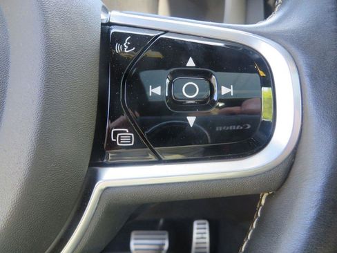 Used 2020 Volvo XC60 T6 R-Design image 16