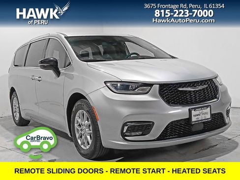 Used 2024 Chrysler Pacifica Touring-L FWD image 1