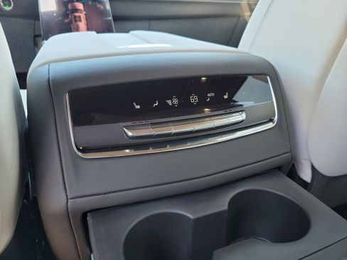 New 2026 Cadillac Escalade Platinum Sport w/ LPO, ONYX Package AWD/4WD image 15