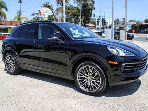 Used 2023 Porsche Cayenne Platinum Edition image 8