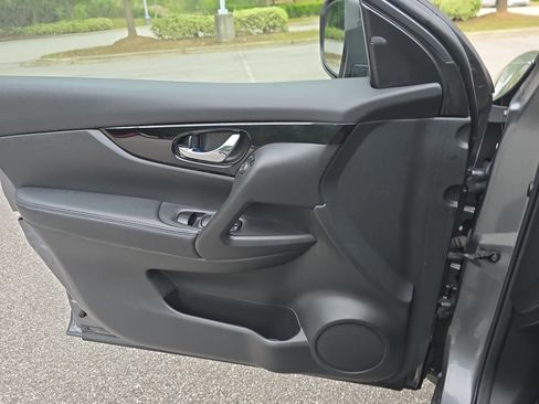 Used 2018 Nissan Rogue Sport SV FWD image 27