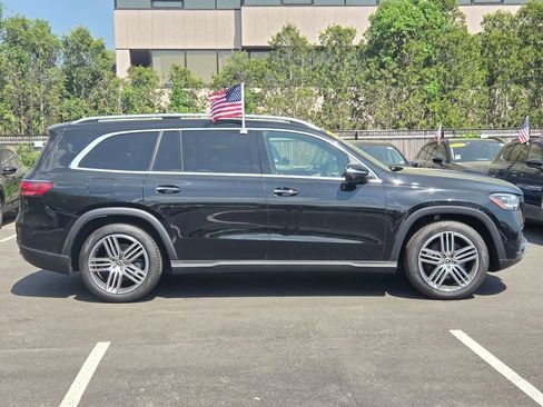 Used 2025 Mercedes-Benz GLS 450 4MATIC image 3