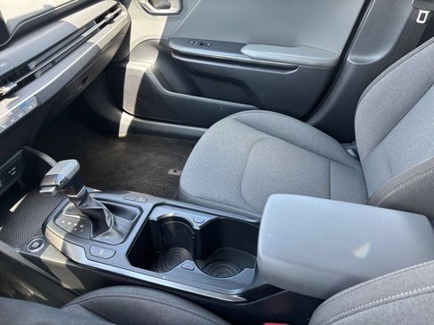 Used 2025 Kia K4 FWD image 40