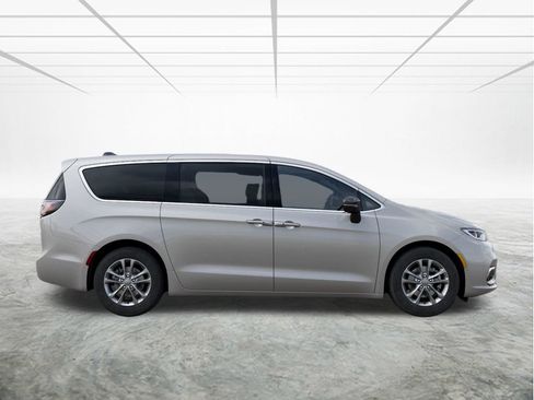 New 2026 Chrysler Pacifica Select image 22