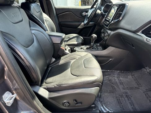 Used 2019 Jeep Cherokee High Altitude AWD/4WD image 12