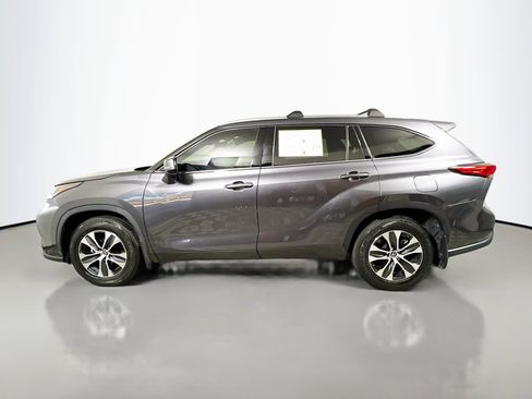 Used 2021 Toyota Highlander XLE image 9