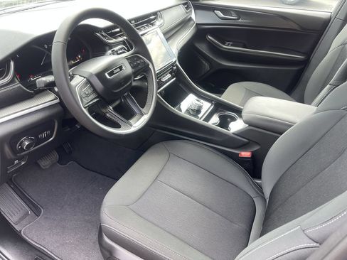 New 2026 Jeep Grand Cherokee Laredo AWD/4WD image 4