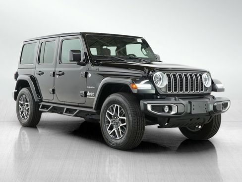 Used 2024 Jeep Wrangler Sahara image 7
