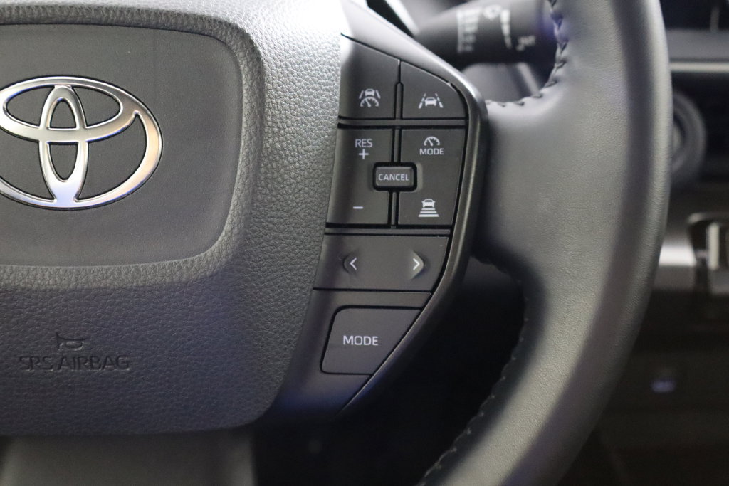 Used 2025 Toyota Prius LE FWD image 10