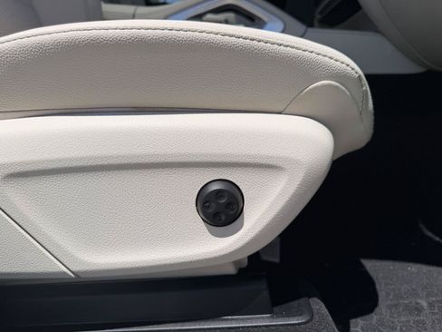 Certified 2025 Mercedes-Benz GLS 450 4MATIC image 33