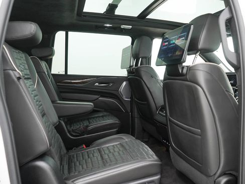 Used 2023 Cadillac Escalade ESV Sport Platinum w/ LPO, ONYX Package AWD/4WD image 14