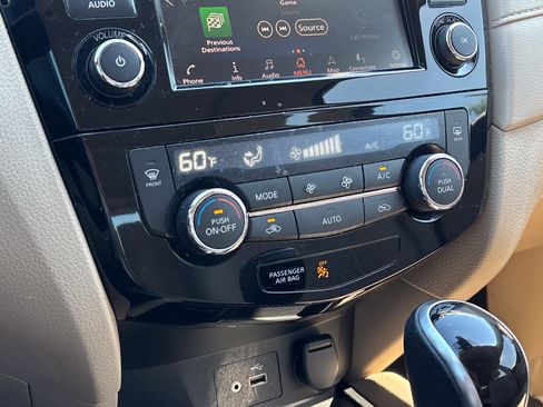 Used 2020 Nissan Rogue SV w/ Sun & Sound Touring Package AWD/4WD image 22