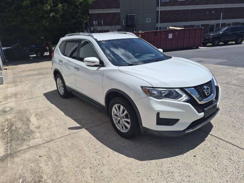 Used 2017 Nissan Rogue SV AWD/4WD image 4