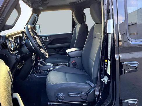 Used 2023 Jeep Wrangler Sahara image 11