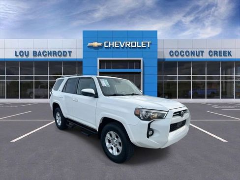 Used 2023 Toyota 4Runner SR5 AWD/4WD image 2