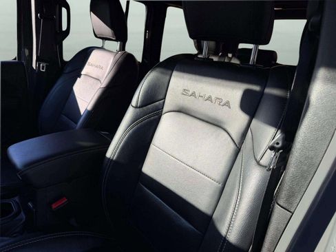 Used 2021 Jeep Wrangler Unlimited Sahara image 34