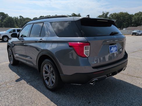 Certified 2021 Ford Explorer XLT w/ Equipment Group 202A AWD/4WD image 5