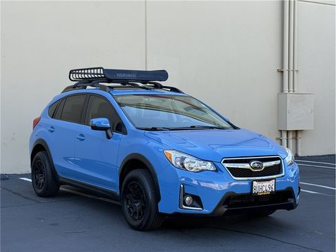 Used 2017 Subaru Crosstrek 2.0i Limited AWD/4WD image 3