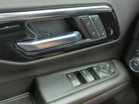 Used 2025 Chevrolet Tahoe Premier AWD/4WD image 8