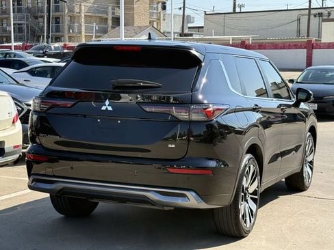 Used 2025 Mitsubishi Outlander SE FWD image 4