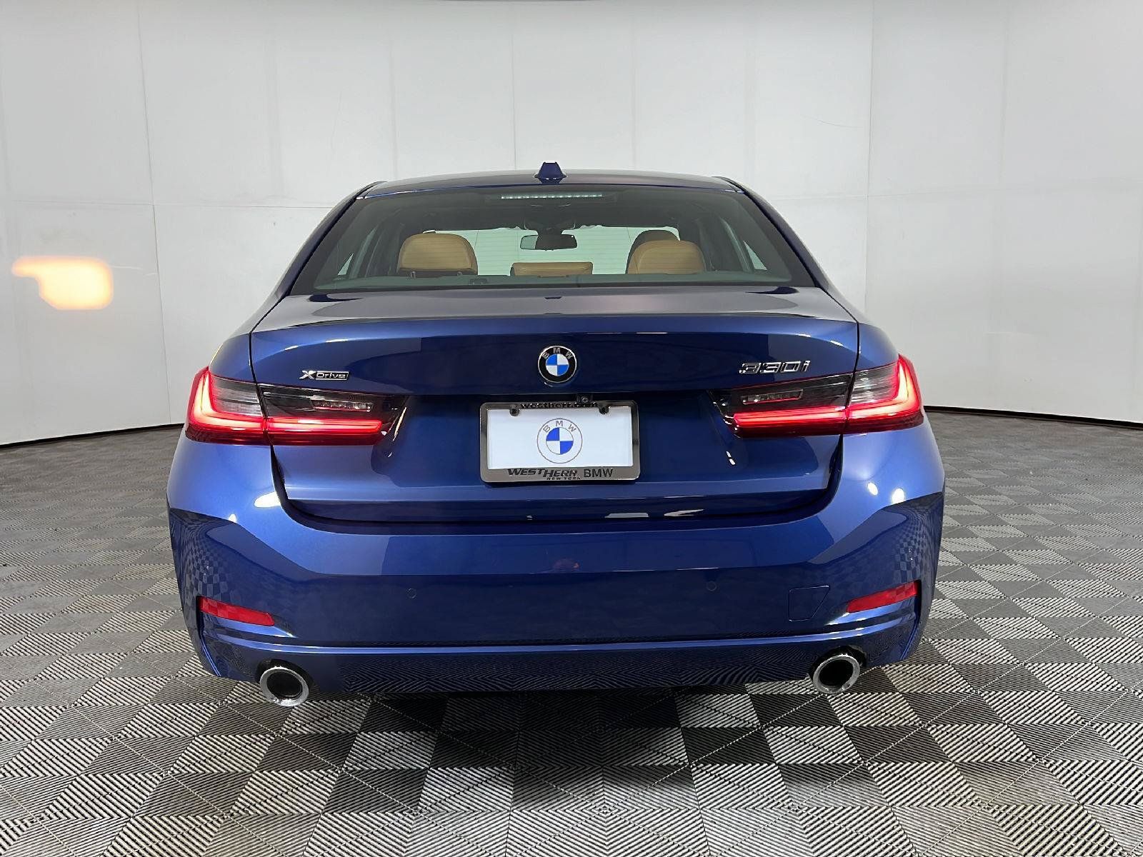 Used 2023 BMW 330i xDrive Sedan w/ Premium Package AWD/4WD image 6