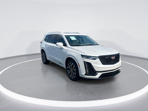 Used 2023 Cadillac XT6 Premium Luxury FWD image 2