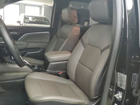 Used 2023 Chevrolet Colorado ZR2 w/ ZR2 Convenience Package III image 18