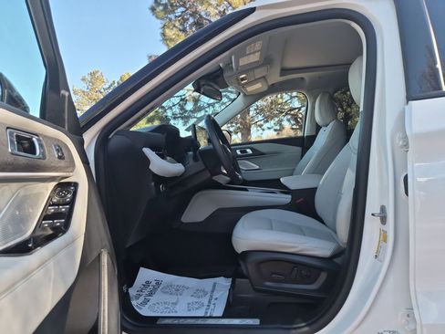 Certified 2025 Ford Explorer Platinum w/ LUX Leather Package image 10