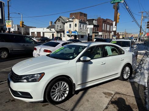 Used 2017 Volkswagen Passat 1.8T SE image 6