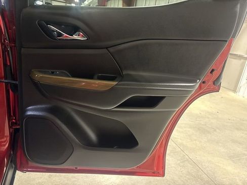 Used 2021 GMC Acadia SLE w/ Driver Convenience Package image 7