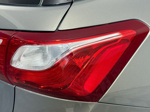 Used 2018 Chevrolet Equinox LT image 33