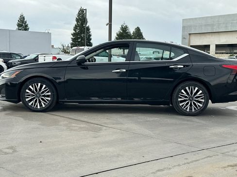 Used 2024 Nissan Altima 2.5 SV image 6