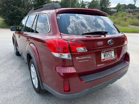 Used 2013 Subaru Outback 2.5i Premium w/ All-Weather Pkg AWD/4WD image 3